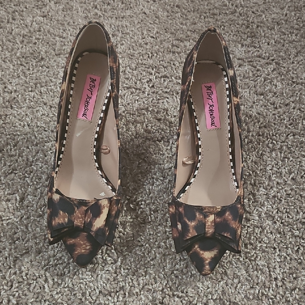 Betsey Johnson Brown Leopard Print Heels